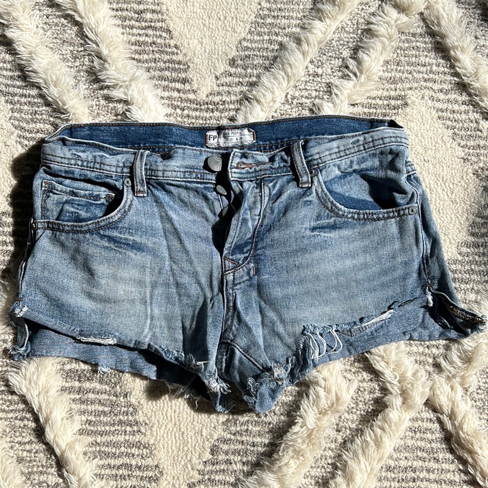 Free people denim cut off shorts. Size 26
